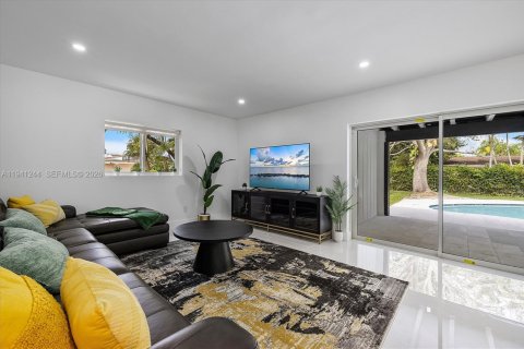 Villa ou maison à vendre à Miami, Floride: 4 chambres, 183.2 m2 № 1998360 - photo 8