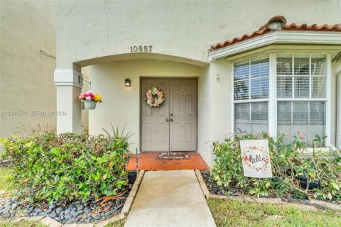House in Pembroke Pines, Florida 2 bedrooms, 145.86 sq.m. № 2181267 - photo 4