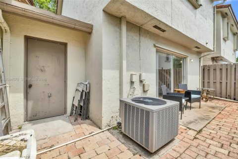 House in Pembroke Pines, Florida 2 bedrooms, 145.86 sq.m. № 2181267 - photo 29