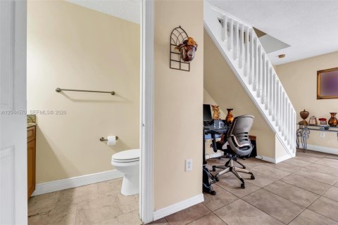 House in Pembroke Pines, Florida 2 bedrooms, 145.86 sq.m. № 2181267 - photo 11