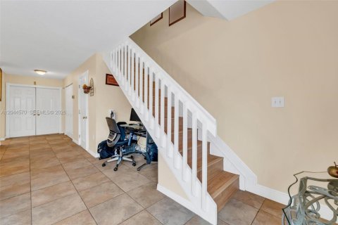House in Pembroke Pines, Florida 2 bedrooms, 145.86 sq.m. № 2181267 - photo 12