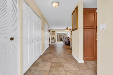 House in Pembroke Pines, Florida 2 bedrooms, 145.86 sq.m. № 2181267 - photo 6