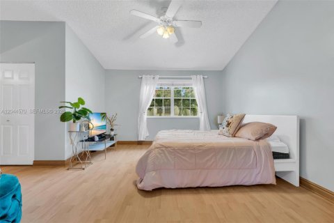 House in Pembroke Pines, Florida 2 bedrooms, 145.86 sq.m. № 2181267 - photo 21