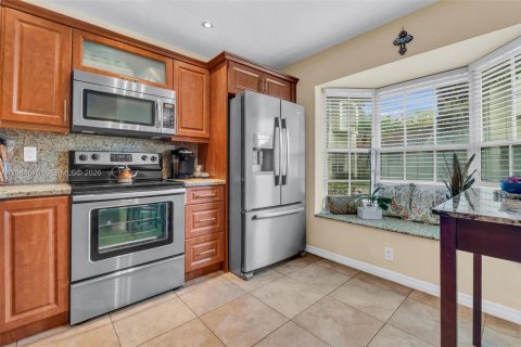 House in Pembroke Pines, Florida 2 bedrooms, 145.86 sq.m. № 2181267 - photo 7