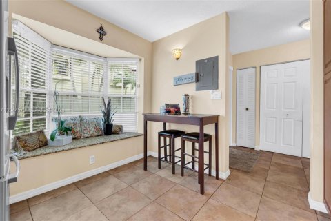 House in Pembroke Pines, Florida 2 bedrooms, 145.86 sq.m. № 2181267 - photo 9