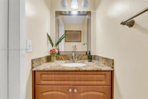 House in Pembroke Pines, Florida 2 bedrooms, 145.86 sq.m. № 2181267 - photo 13