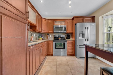 House in Pembroke Pines, Florida 2 bedrooms, 145.86 sq.m. № 2181267 - photo 8