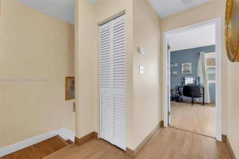 House in Pembroke Pines, Florida 2 bedrooms, 145.86 sq.m. № 2181267 - photo 25