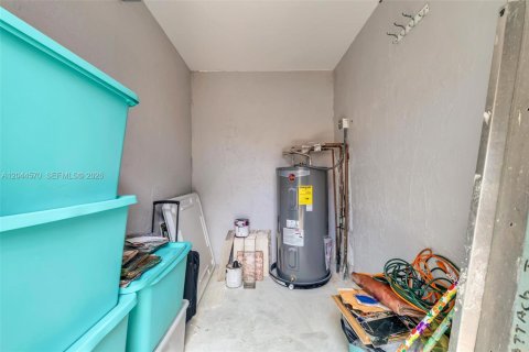 House in Pembroke Pines, Florida 2 bedrooms, 145.86 sq.m. № 2181267 - photo 30
