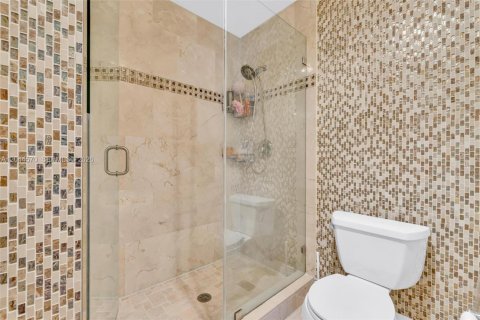 House in Pembroke Pines, Florida 2 bedrooms, 145.86 sq.m. № 2181267 - photo 24