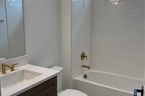 House in Sanford, Florida 4 bedrooms, 260.13 sq.m. № 1732177 - photo 11