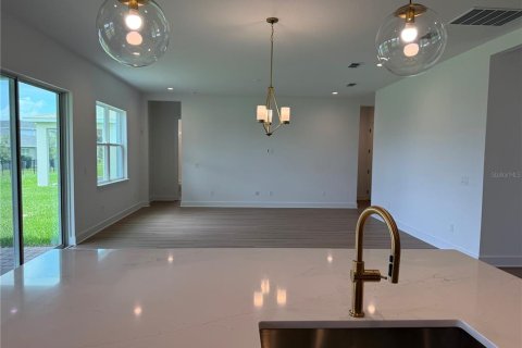 House in Sanford, Florida 4 bedrooms, 260.13 sq.m. № 1732177 - photo 9