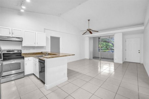 Condo in Coconut Creek, Florida, 2 bedrooms  № 1785747 - photo 6