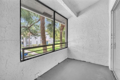 Condo in Coconut Creek, Florida, 2 bedrooms  № 1785747 - photo 18