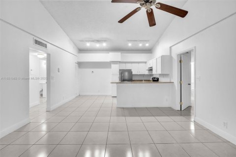 Condo in Coconut Creek, Florida, 2 bedrooms  № 1785747 - photo 3