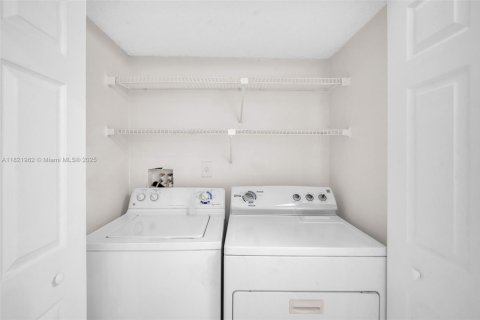 Condo in Coconut Creek, Florida, 2 bedrooms  № 1785747 - photo 14