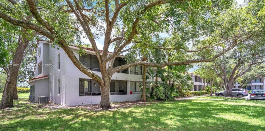 Condo in Coconut Creek, Florida, 2 bedrooms  № 1785747