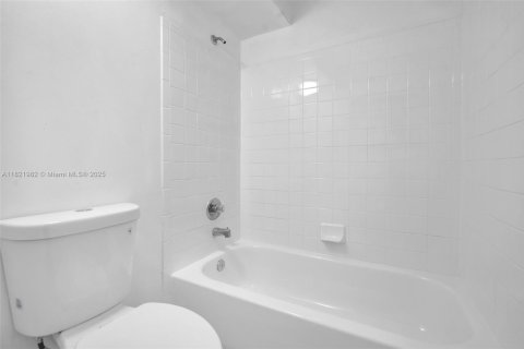 Condo in Coconut Creek, Florida, 2 bedrooms  № 1785747 - photo 16