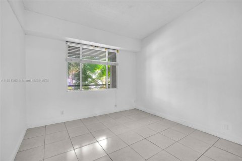 Condo in Coconut Creek, Florida, 2 bedrooms  № 1785747 - photo 12