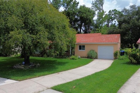 Villa ou maison à louer à Orlando, Floride: 2 chambres, 143.07 m2 № 2406350 - photo 2