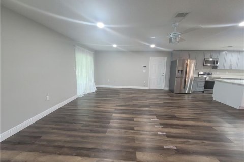 Villa ou maison à louer à Orlando, Floride: 2 chambres, 143.07 m2 № 2406350 - photo 9