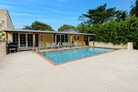 House in Miami, Florida 5 bedrooms, 216.09 sq.m. № 2268191