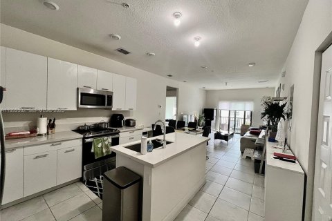 Снять в аренду кондоминиум в Дорал, Флорида 3 спальни, 104.42м2, № 1991987 - фото 8