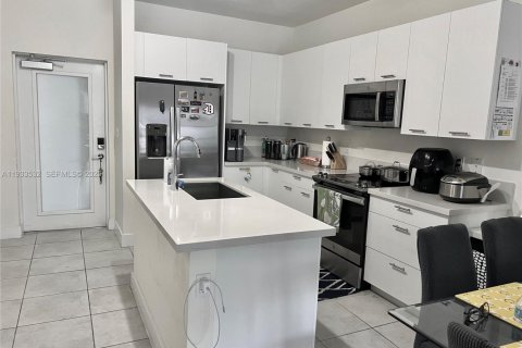 Снять в аренду кондоминиум в Дорал, Флорида 3 спальни, 104.42м2, № 1991987 - фото 3