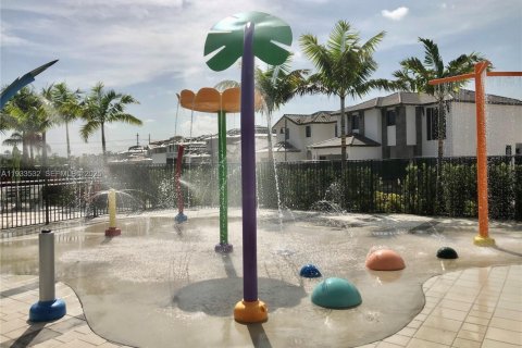 Снять в аренду кондоминиум в Дорал, Флорида 3 спальни, 104.42м2, № 1991987 - фото 27