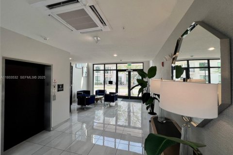 Снять в аренду кондоминиум в Дорал, Флорида 3 спальни, 104.42м2, № 1991987 - фото 22