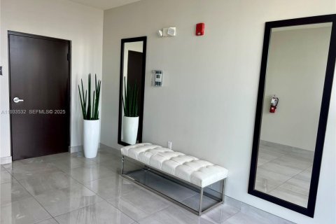 Снять в аренду кондоминиум в Дорал, Флорида 3 спальни, 104.42м2, № 1991987 - фото 20