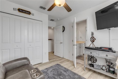 Купить виллу или дом в Эджуотер, Флорида 8 комнат, 178.19м2, № 2258524 - фото 25