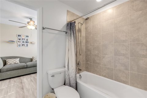 Купить виллу или дом в Эджуотер, Флорида 8 комнат, 178.19м2, № 2258524 - фото 28