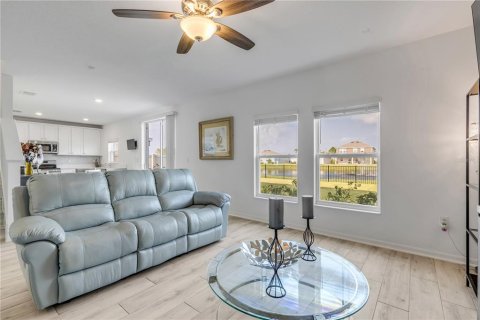 Купить виллу или дом в Эджуотер, Флорида 8 комнат, 178.19м2, № 2258524 - фото 13