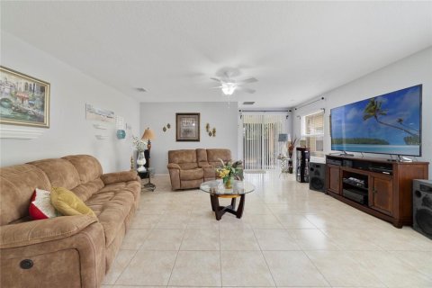 House in Clermont, Florida 3 bedrooms, 162.86 sq.m. № 1632001 - photo 6