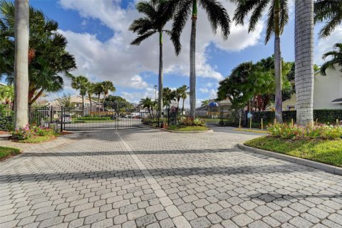 Adosado en venta en Deerfield Beach, Florida, 2 dormitorios, 127.46 m2 № 807521 - foto 1
