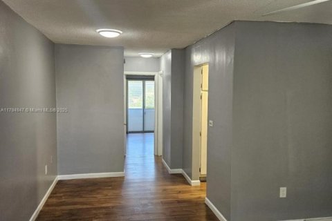 Condominio en venta en Miami Gardens, Florida, 1 dormitorio, 53.88 m2 № 1977844 - foto 2