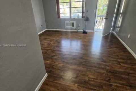 Condominio en venta en Miami Gardens, Florida, 1 dormitorio, 53.88 m2 № 1977844 - foto 7