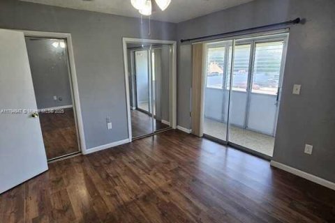 Condominio en venta en Miami Gardens, Florida, 1 dormitorio, 53.88 m2 № 1977844 - foto 4