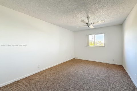 Copropriété à vendre à Pompano Beach, Floride: 1 chambre, 62.71 m2 № 1993071 - photo 13