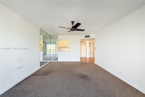 Copropriété à vendre à Pompano Beach, Floride: 1 chambre, 62.71 m2 № 1993071 - photo 12