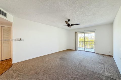 Copropriété à vendre à Pompano Beach, Floride: 1 chambre, 62.71 m2 № 1993071 - photo 11