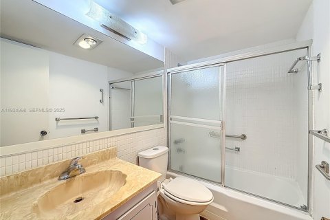 Copropriété à vendre à Pompano Beach, Floride: 1 chambre, 62.71 m2 № 1993071 - photo 15