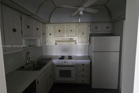 Copropriété à vendre à Pompano Beach, Floride: 1 chambre, 62.71 m2 № 1993071 - photo 6