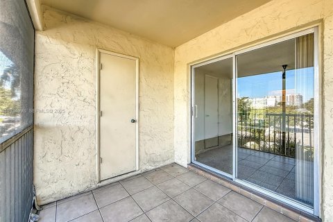 Copropriété à vendre à Pompano Beach, Floride: 1 chambre, 62.71 m2 № 1993071 - photo 17
