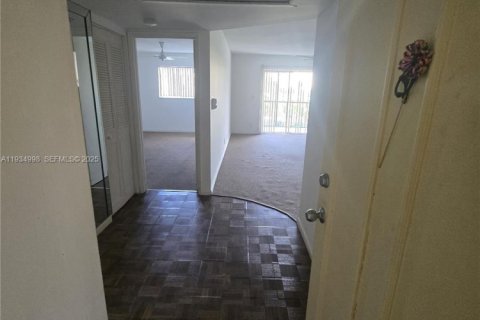 Copropriété à vendre à Pompano Beach, Floride: 1 chambre, 62.71 m2 № 1993071 - photo 2