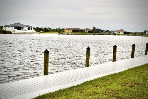 Land in Cape Coral, Florida № 1334741 - photo 11