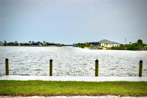 Land in Cape Coral, Florida № 1334741 - photo 7