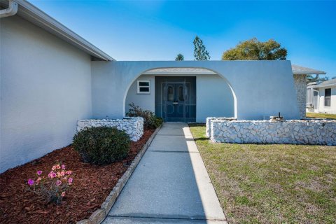 Casa en venta en New Port Richey, Florida, 2 dormitorios, 143.16 m2 № 2106748 - foto 4