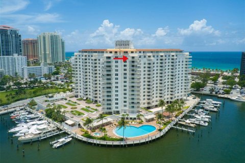 Condominio en Fort Lauderdale, Florida, 3 dormitorios  № 2084618